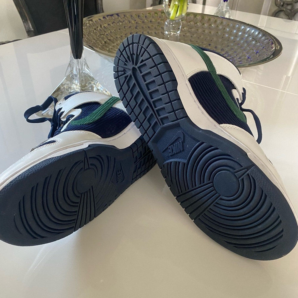 Nike Dunk High
Sports Specialties White Navy - Picture 2 of 7